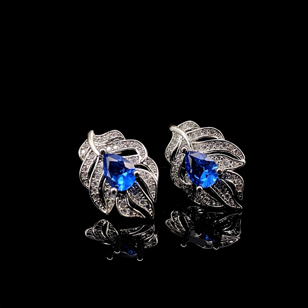 培育蓝宝石Afra-矢车菊蓝宝石-精工豪襄镶嵌培育耳钉 324