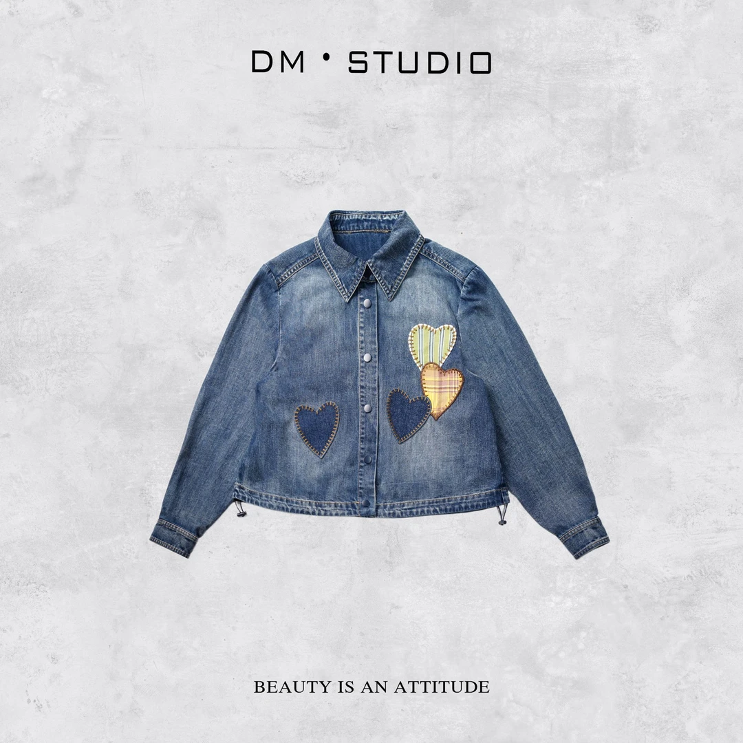 DEDM－DM•STUDIO/小众设计款轻奢精致爱心翻领排扣牛仔外套（DC012）