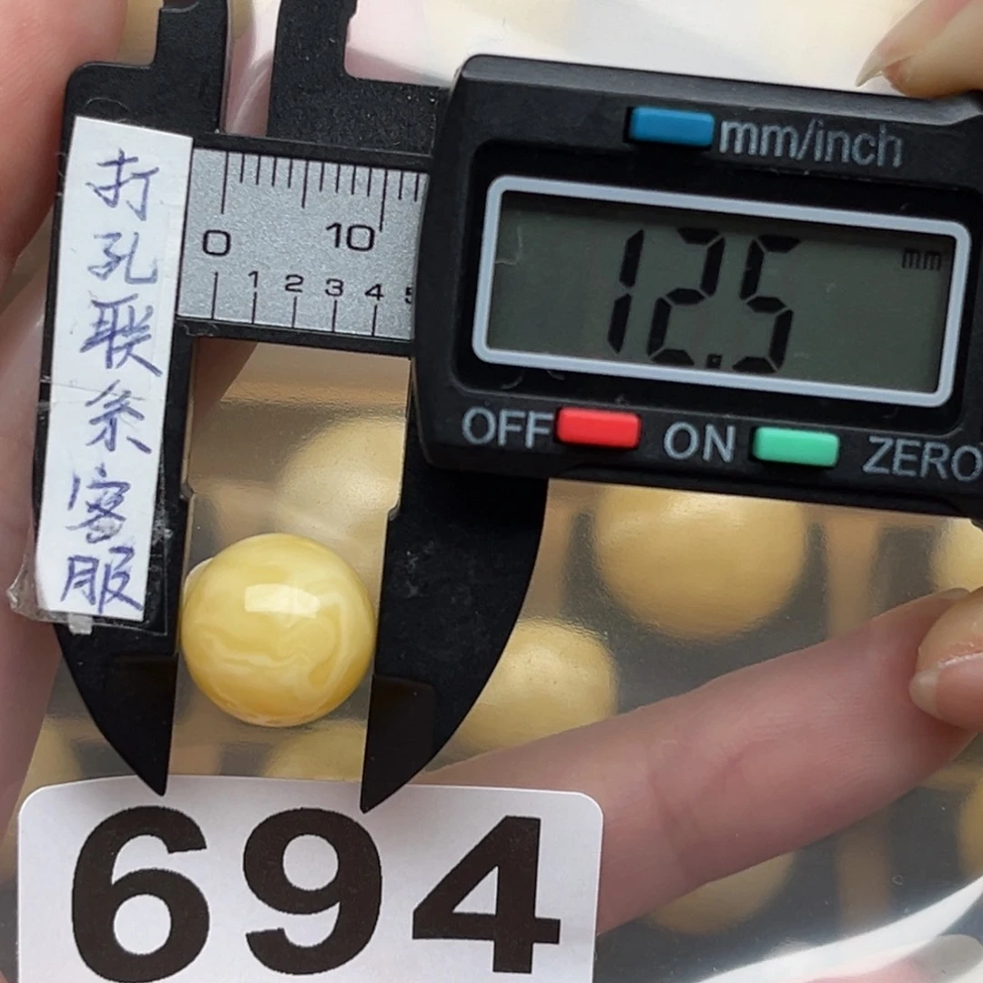 蜜蜡裸石未镶嵌武*蜜蜡