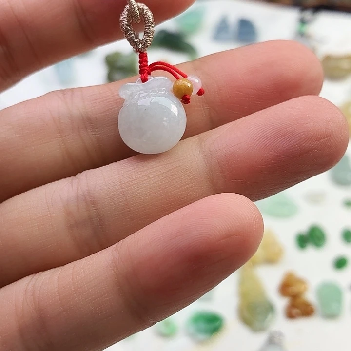 翡翠未镶嵌颈饰钱袋