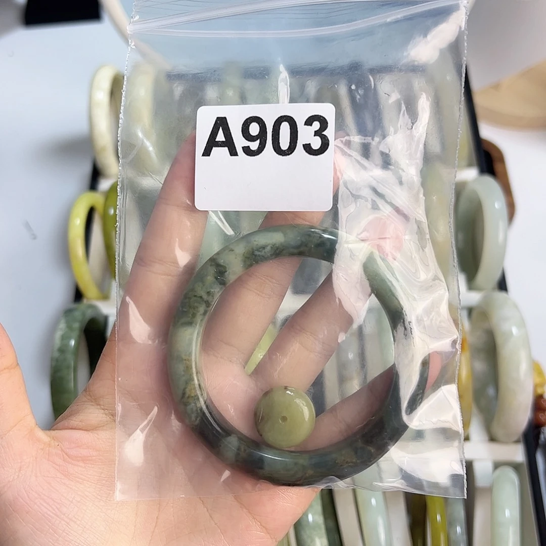 蛇纹石玉手镯未镶嵌余**富