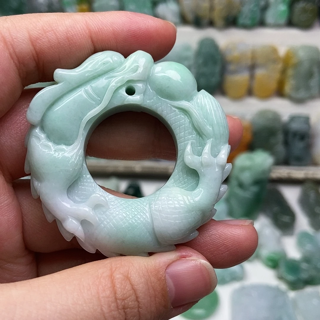 翡翠未镶嵌吊坠(赠链)