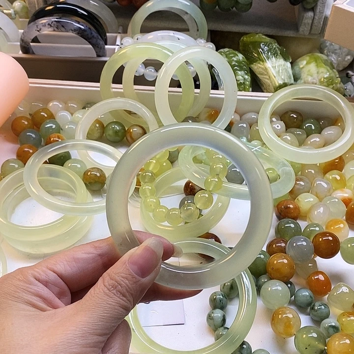 未镶嵌蛇纹石玉手镯夏****y