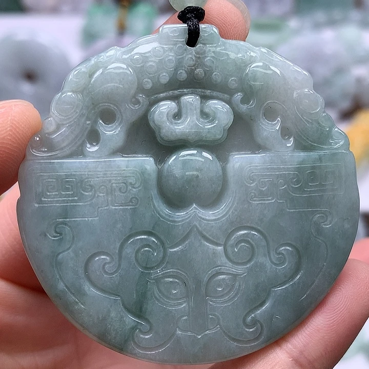 翡翠未镶嵌颈饰饕餮福利
