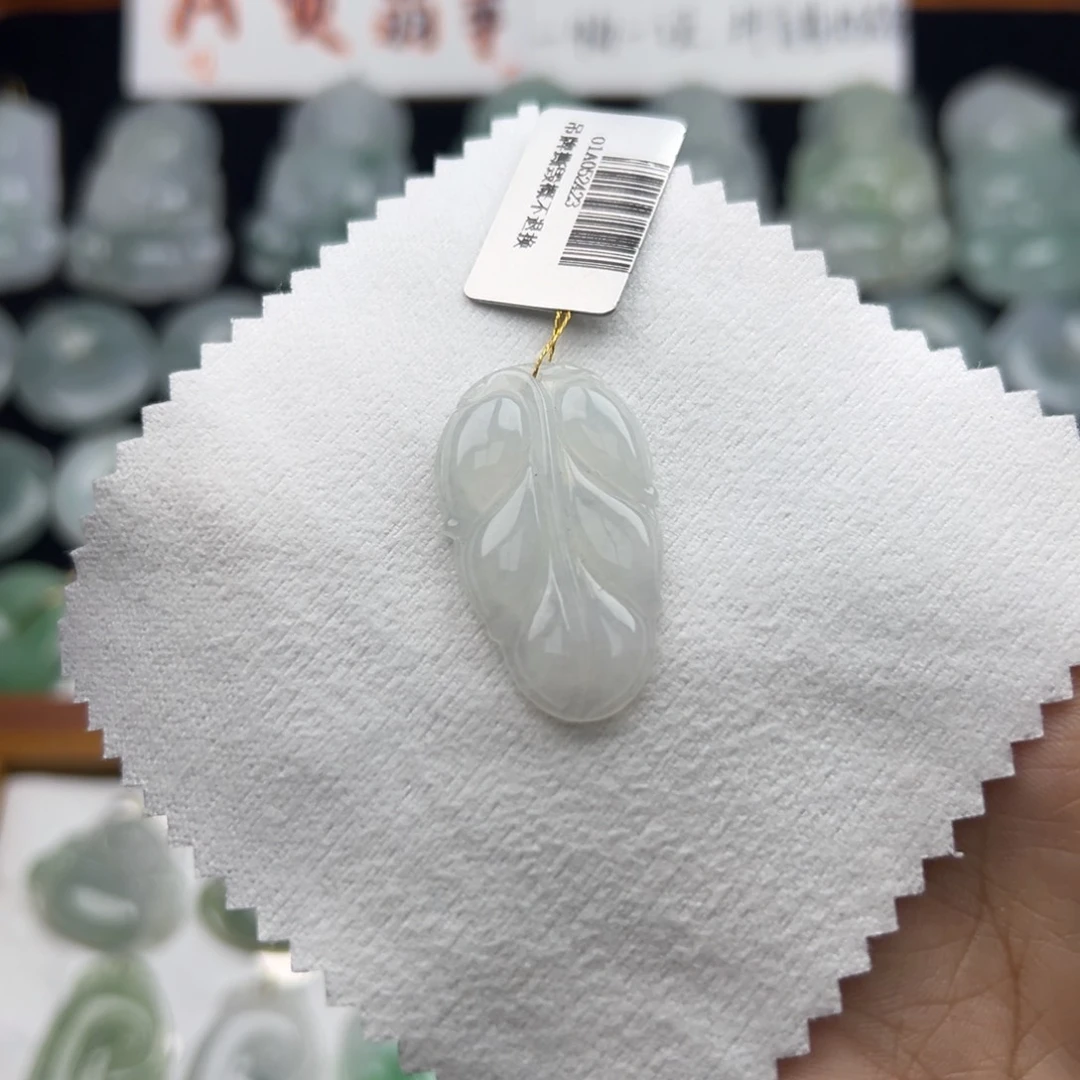 颈饰未镶嵌翡翠树叶