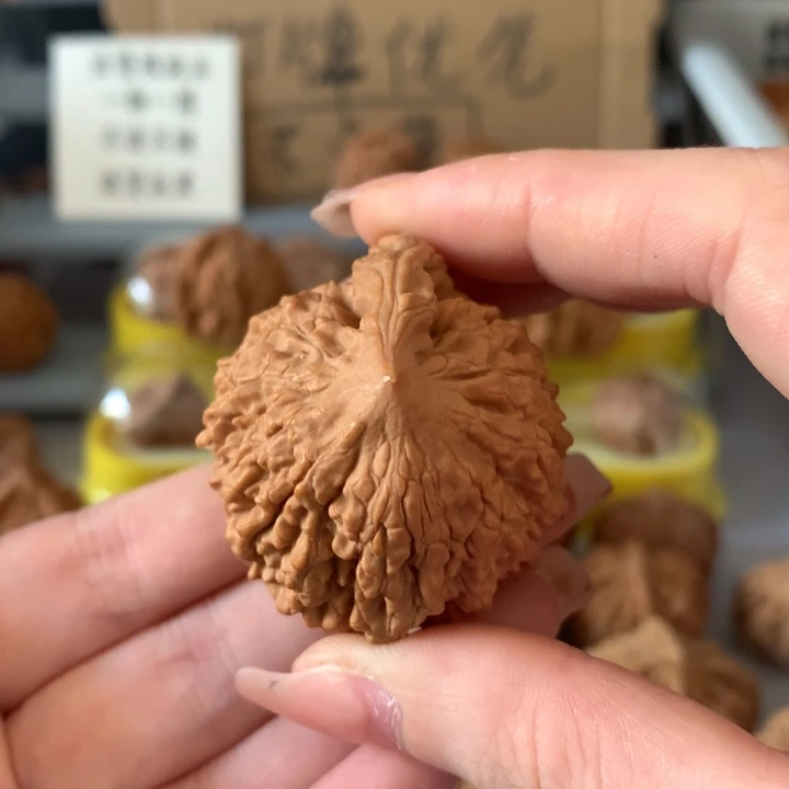 肆****文玩核桃吊坠异形单只，youxiaci