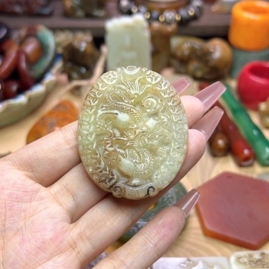 未镶嵌蛇纹石玉颈饰