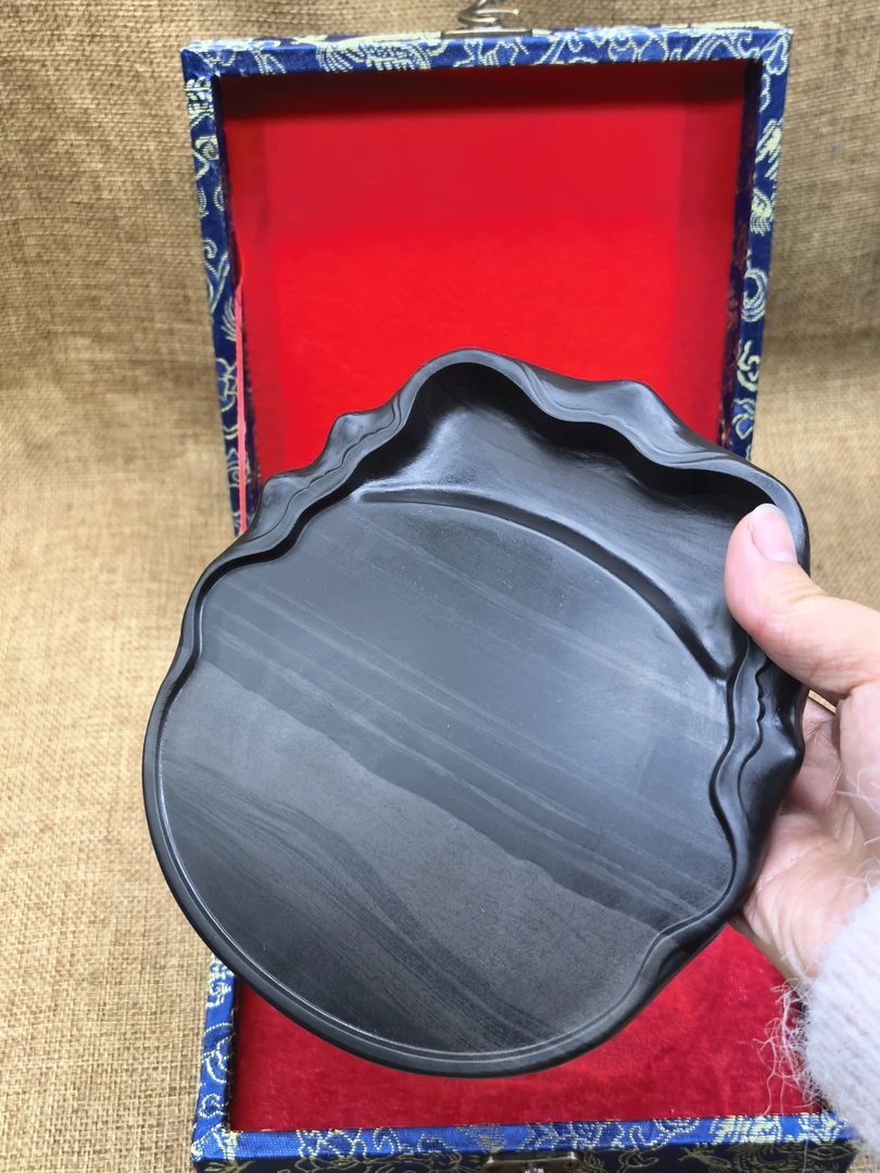 歙砚彩带礼盒款胖蝉带足款