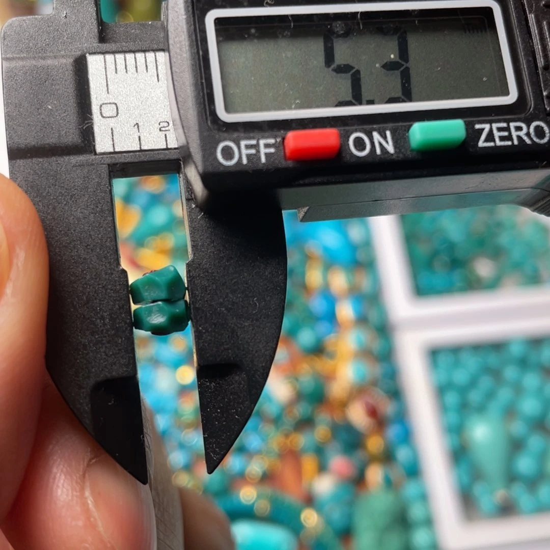 绿松石颈饰未镶嵌