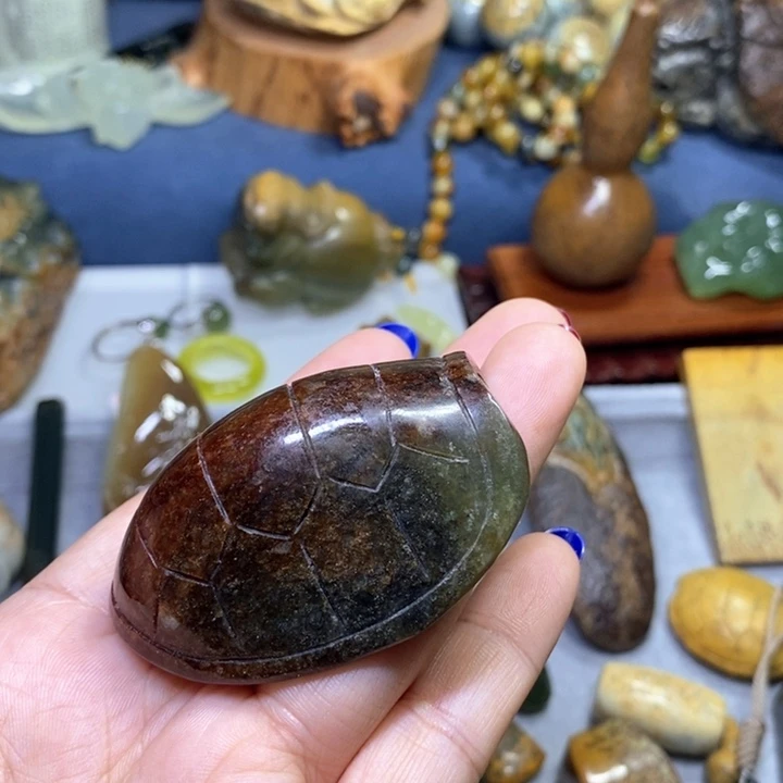 岫岩河磨玉（透闪石质玉）把件富甲未镶嵌