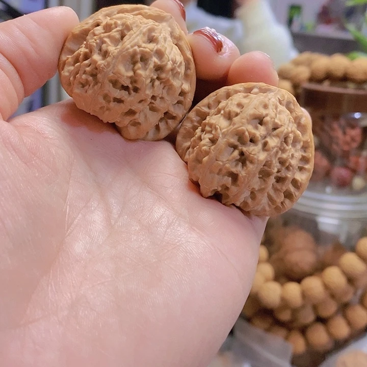 【闪购商品】文玩核桃把件40三角白