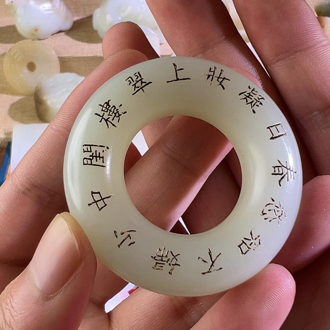 ****妳和田玉未镶嵌颈饰