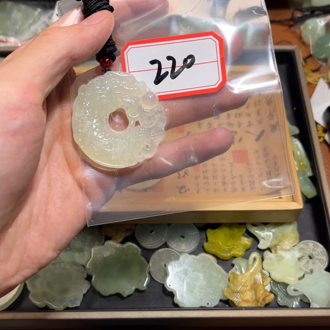 蛇纹石玉颈饰合金不****节