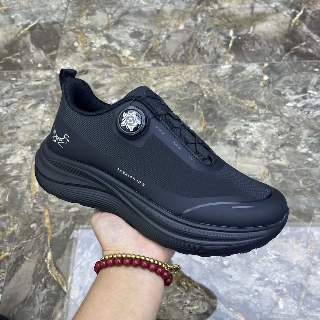 2025秋冬新款男鞋厚底休闲运动鞋百搭男士黑色鞋子轻便舒适纽扣鞋