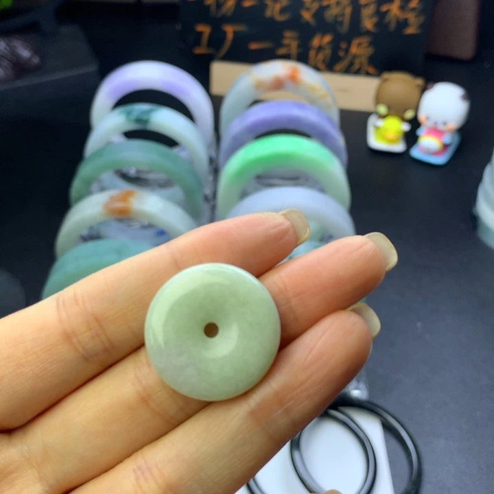 ****足翡翠未镶嵌挂件平安扣