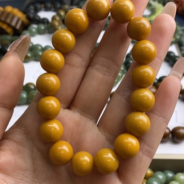 未镶嵌透闪石质玉珠宝奇石