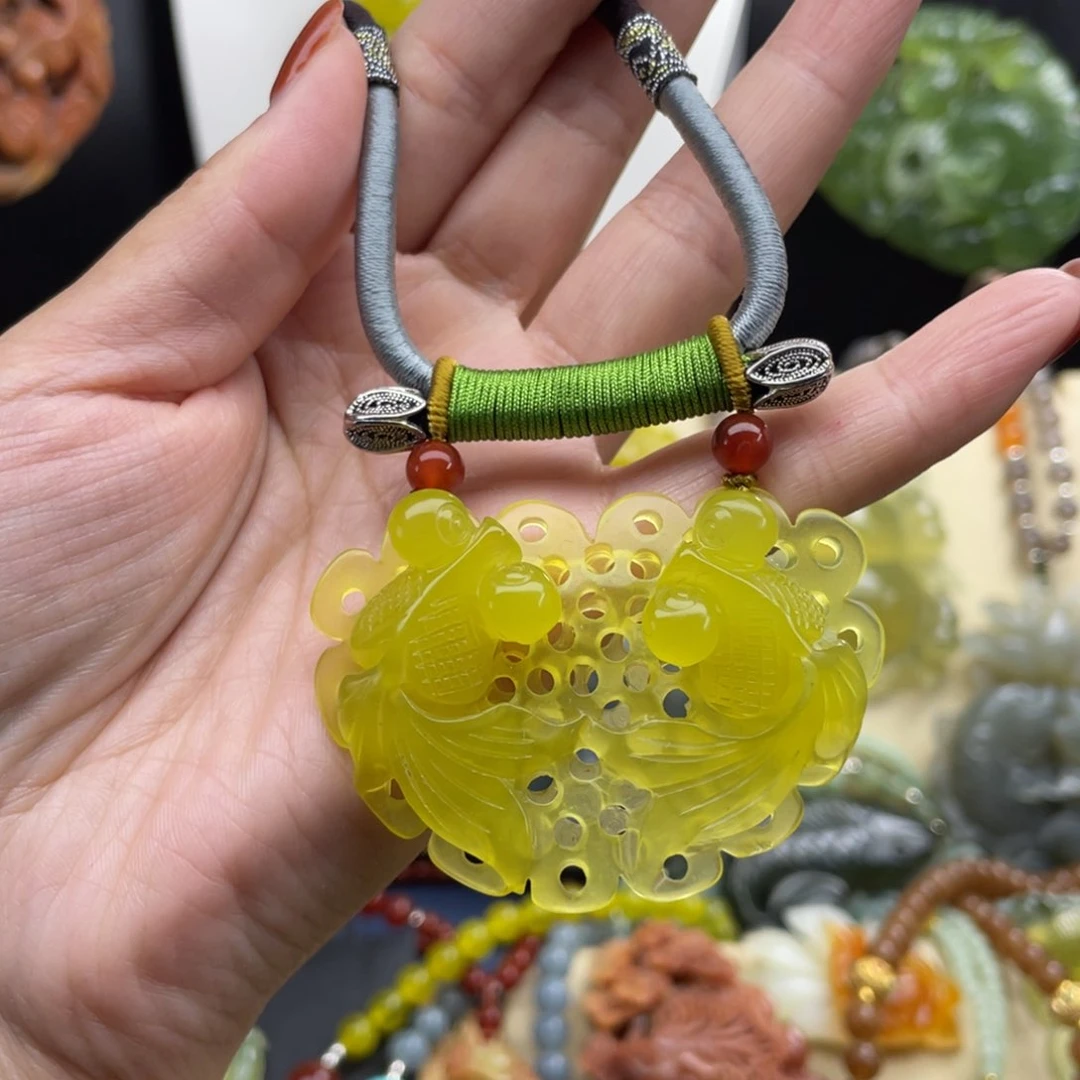 未镶嵌蛇纹石玉颈饰