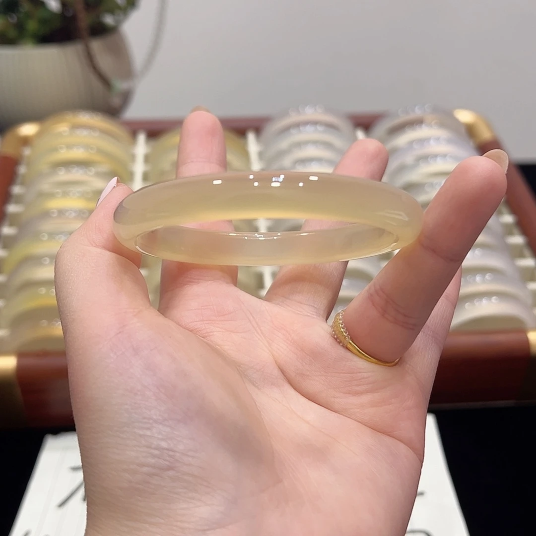 以***七玛瑙/玉髓未镶嵌手镯