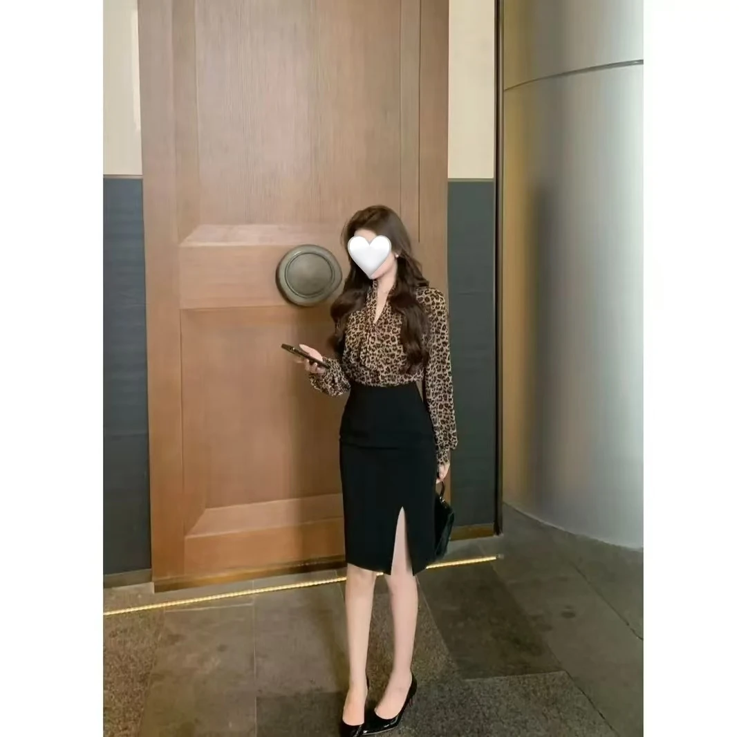 春季新款气质性感豹纹飘逸V领长袖衬衫配高腰包臀显瘦半身裙