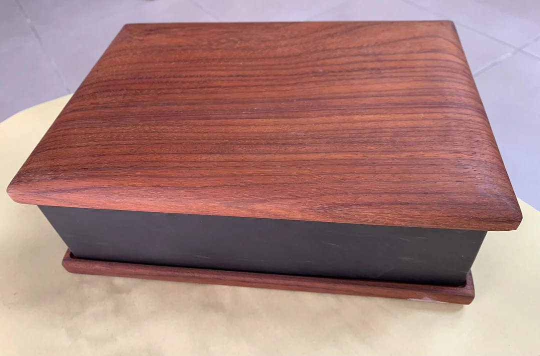 兰亭砚，麻子坑，25.6x17.6x7.1,天青、麻子、火捺、翡翠等，天地盖锦盒