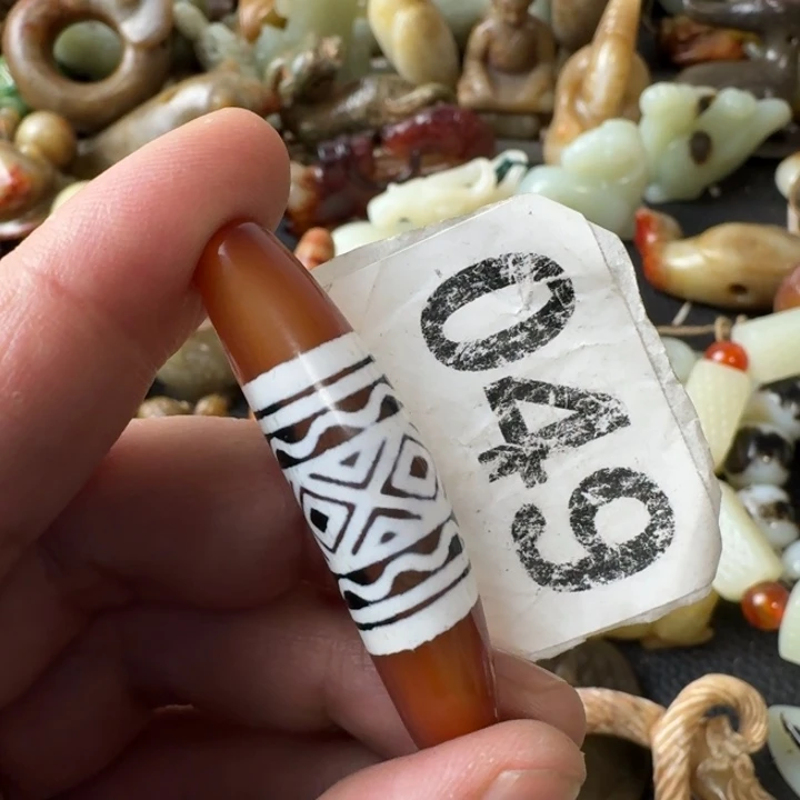 大***副玛瑙/玉髓未镶嵌颈饰