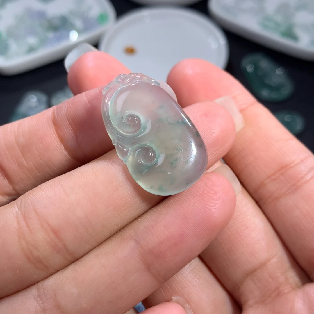 翡翠裸石未镶嵌冰飘花如意