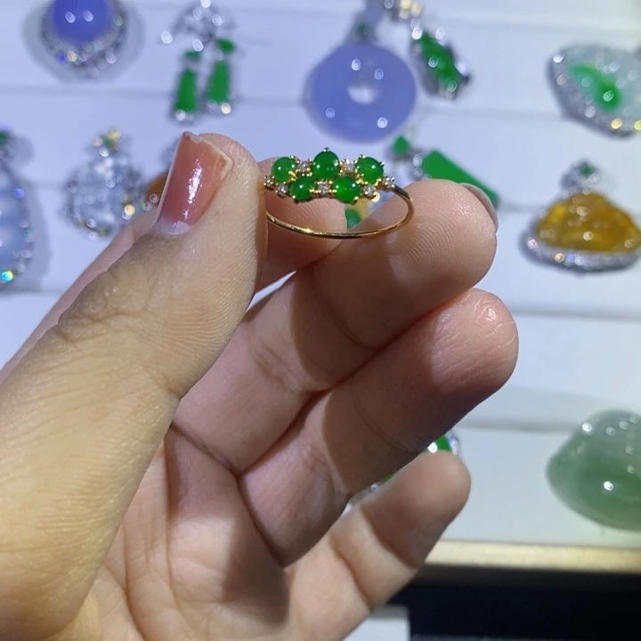 翡翠颈饰18K金镶嵌戒指