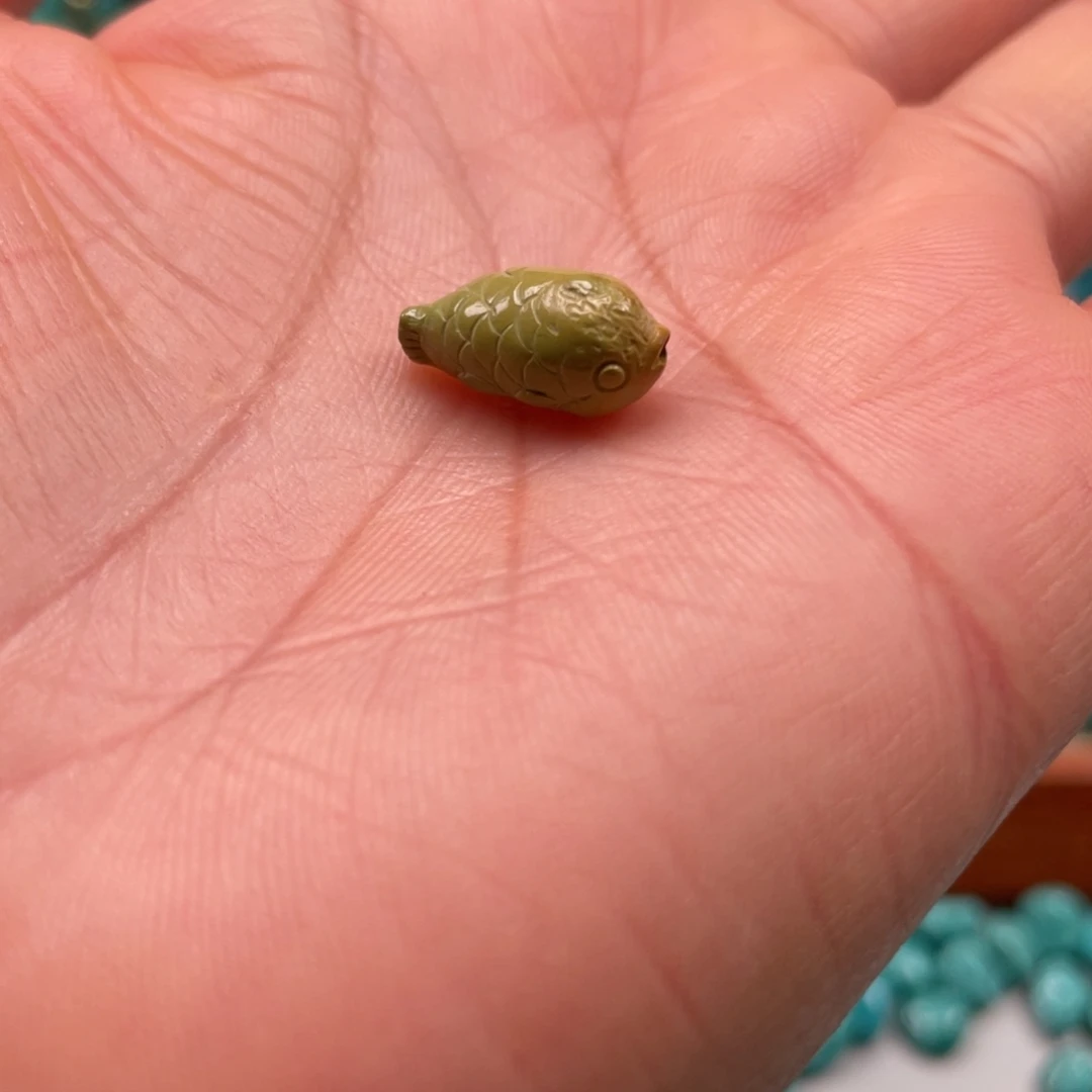 绿松石未镶嵌雕刻鱼