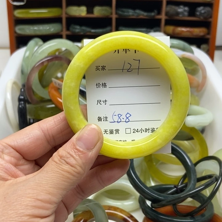 牛***下蛇纹石玉未镶嵌手镯