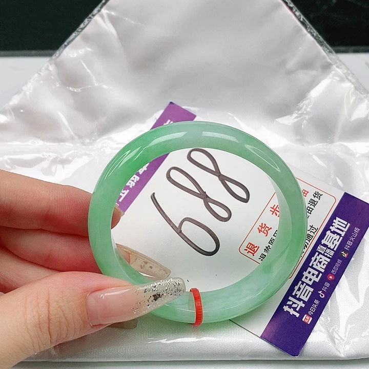 未镶嵌手镯（贵妃镯）翡翠