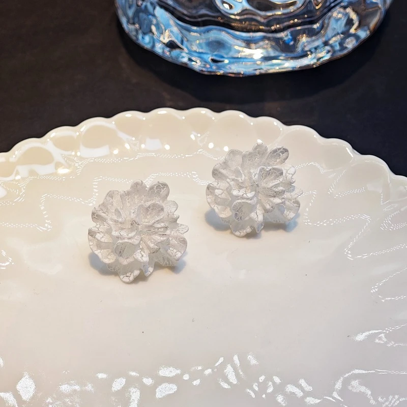 韩国白色山茶花朵小众轻奢气质简约可爱高级E6800