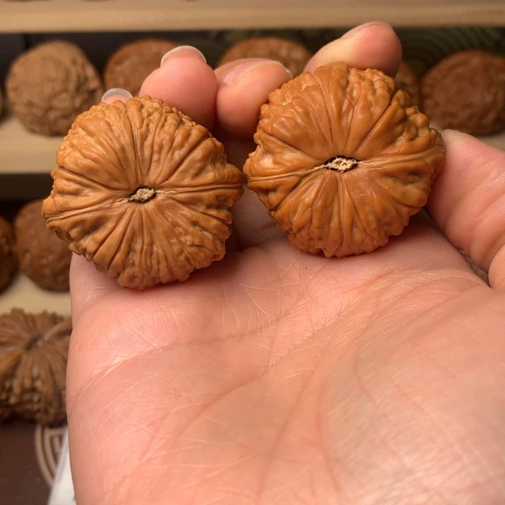 文玩核桃吊坠只****平底