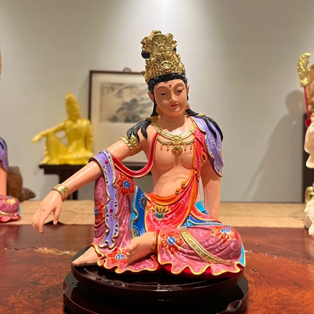 象牙果水月观音自在观音红大彩绘20*17*8cm