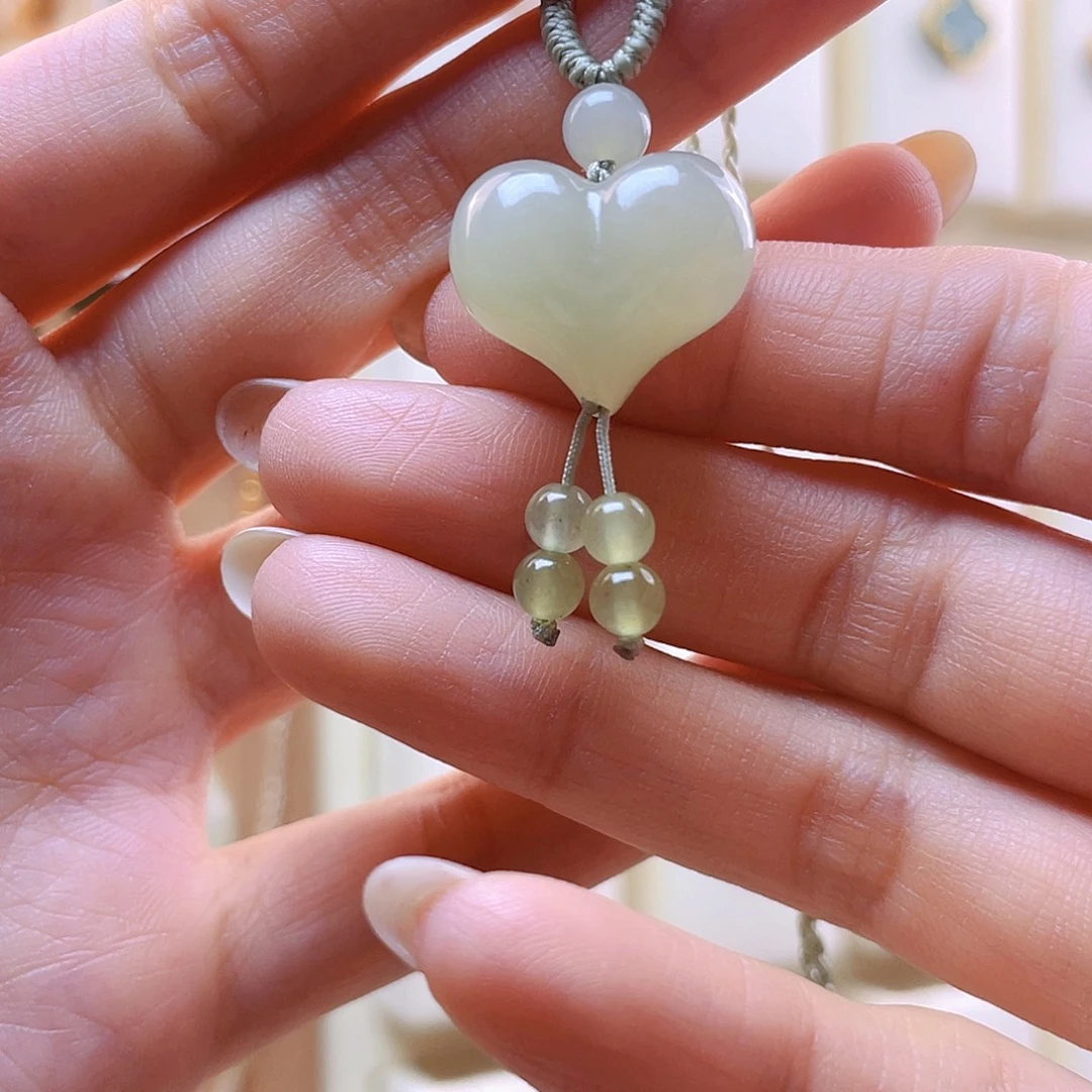 和田玉未镶嵌吊坠(赠链)