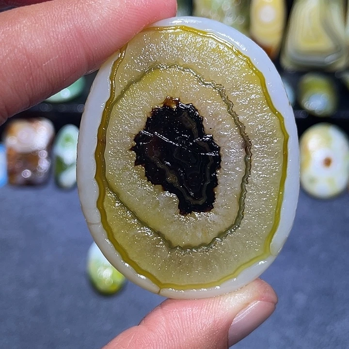 玛瑙/玉髓未镶嵌珠宝奇石