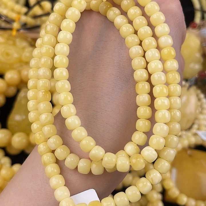 琥珀颈饰未镶嵌琥珀，多样性发其一