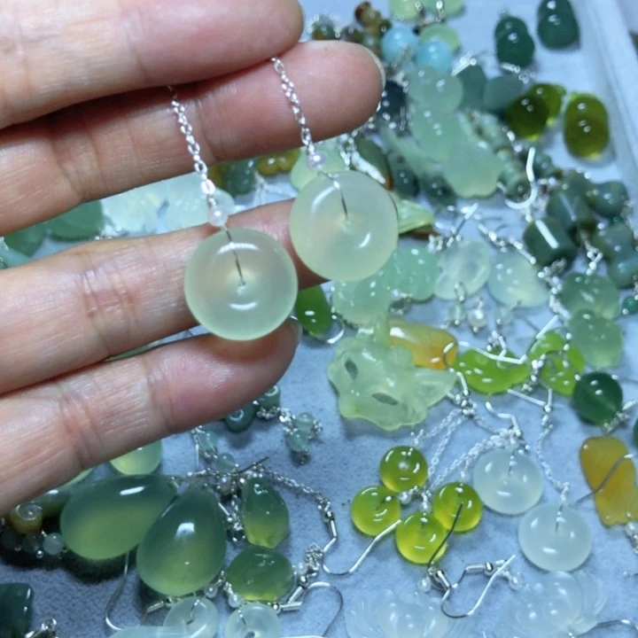 【闪购商品】蛇纹石玉手牌未镶嵌空**兰