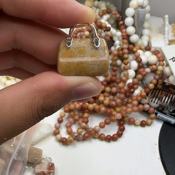 大果紫檀（缅甸花梨）珊瑚玉小包