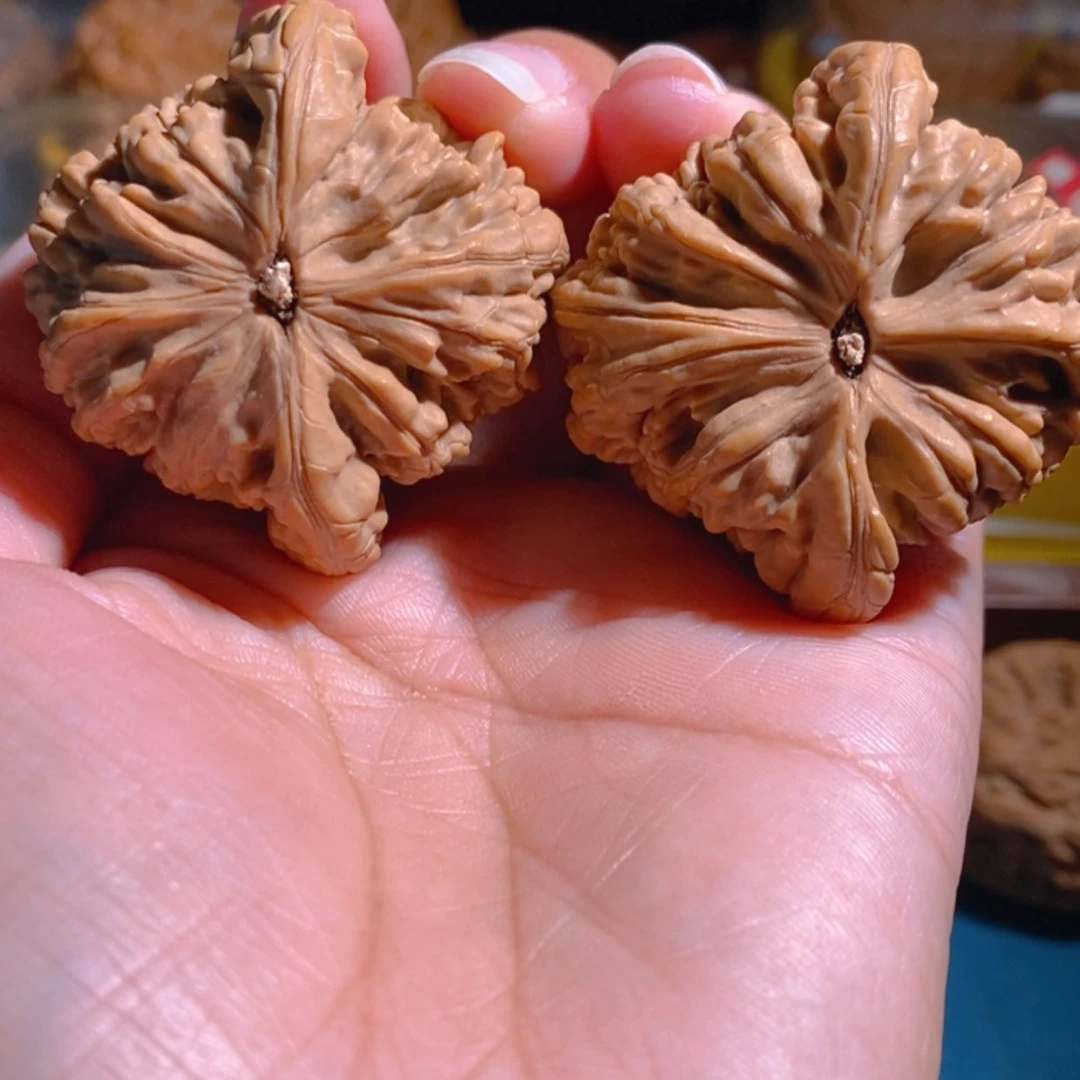 【闪购商品】文玩核桃吊坠山****炖虎头王