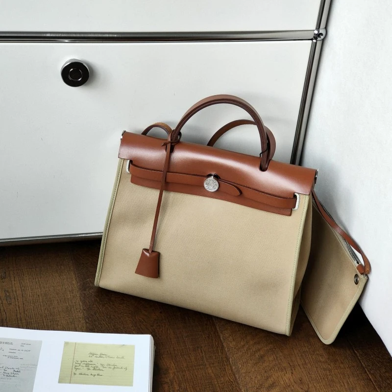 95新 Hermes/爱马仕 奶茶拼棕帆布拼皮银扣Herbag31单肩包/52206