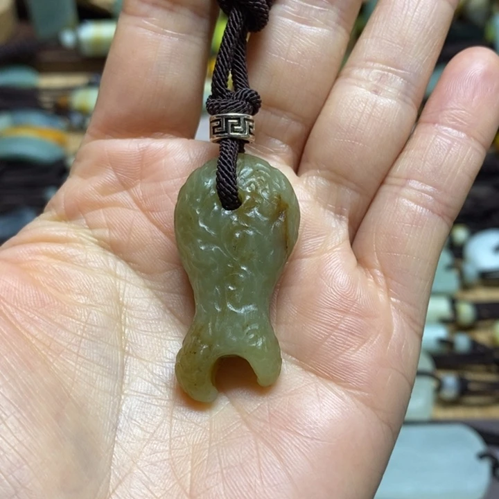 蛇纹石玉未镶嵌挂件