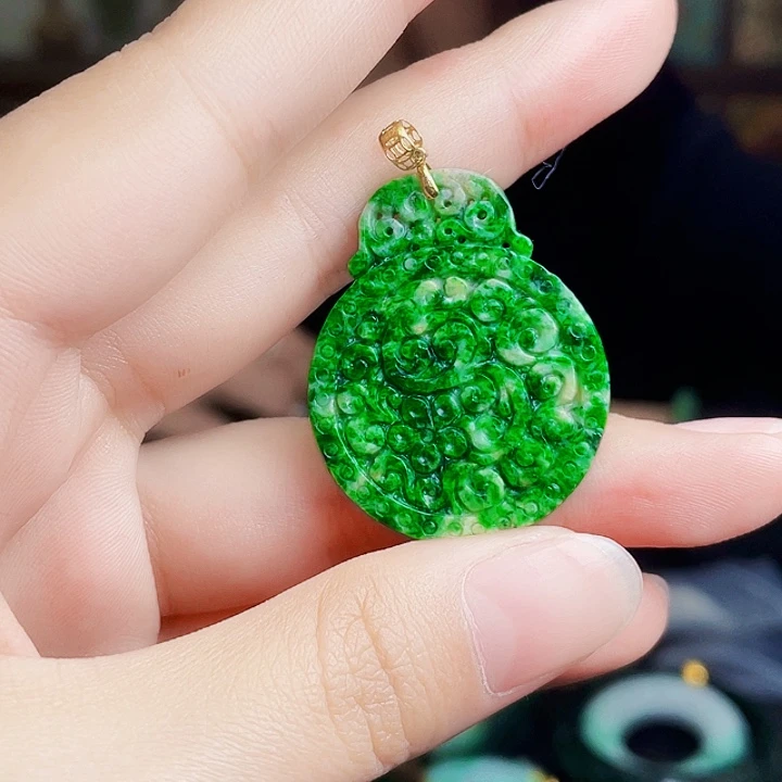 翡翠18K金镶嵌颈饰多样性