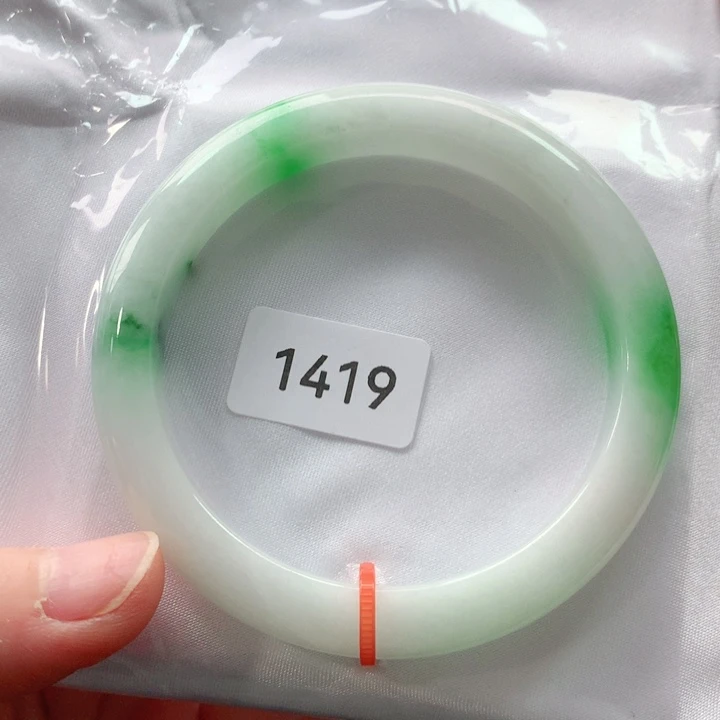 翡翠手镯未镶嵌天然翡翠手镯01