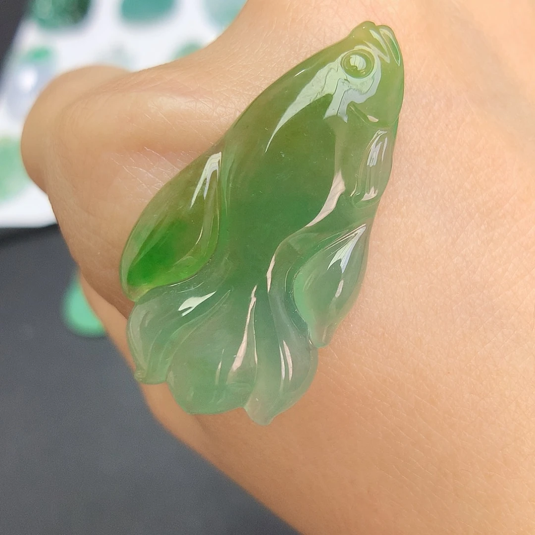 翡翠未镶嵌颈饰锦鲤