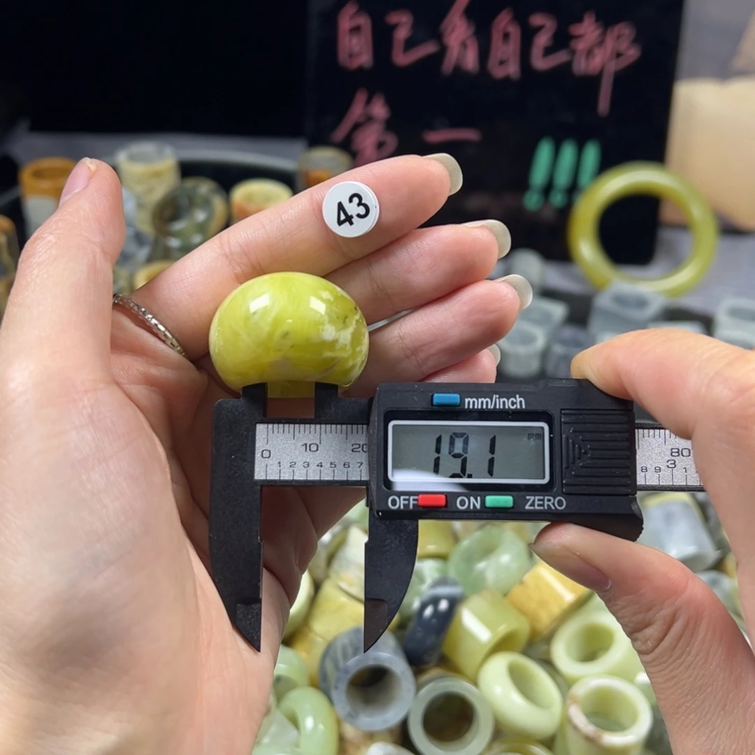 蛇纹石玉未镶嵌戒指