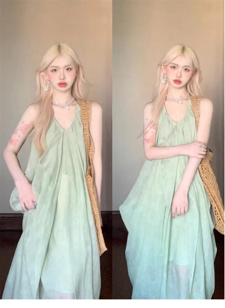 法式绿色挂脖吊带连衣裙夏2025新款夏季海边度假露背沙滩长裙4246