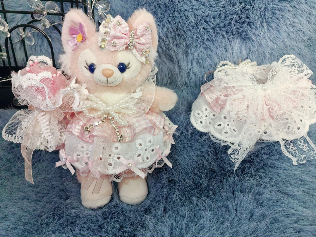 粉色格子群十头饰蝴蝶结一个十手持花花一个（不带娃）