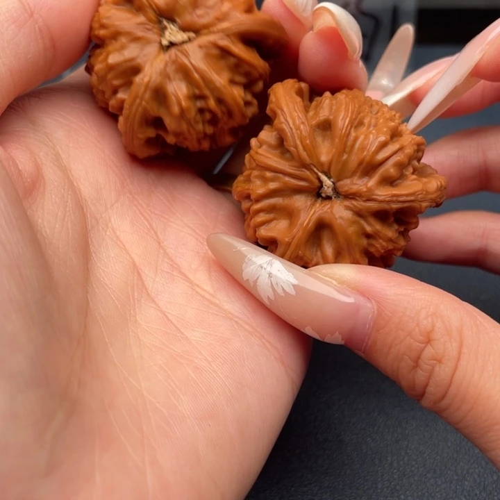 高***海文玩核桃吊坠白狮子