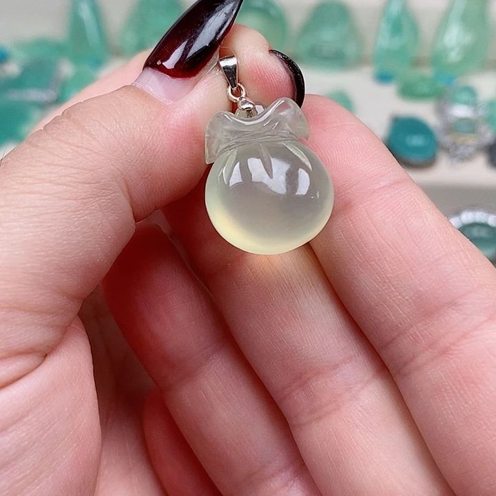 蛇纹石玉吊坠未镶嵌