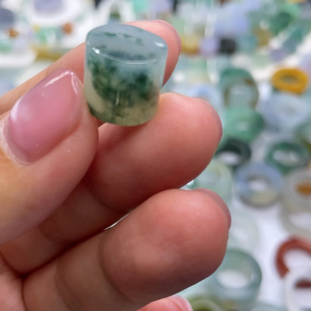 【闪购商品】定制翡翠未镶嵌小****。天然翡翠